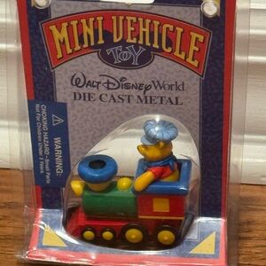 Walt Disney World Winnie the Pooh Mini Train die cast metal vehicle